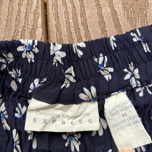 Express vintage 80’s boho white/blue daisies on navy ruffled mini skirt SZ M - Picture 2 of 7